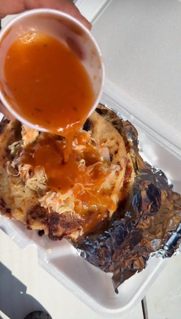 Pupusas con salsa